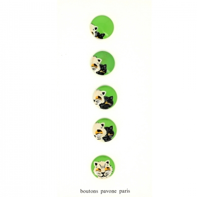 boutons serie chat touffu sur vert