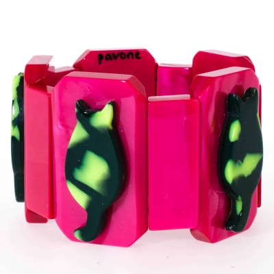 bracelet chaton tache vert sur fuchsia